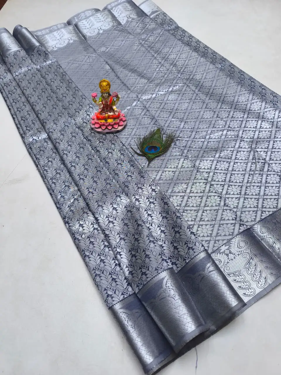 Silver Grey Floral Lattice Brocade Semi Kanchipuram Silk Saree